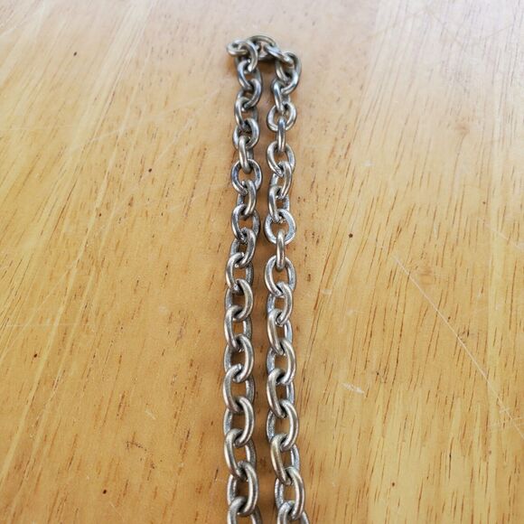 Womens Metal Neck Loop Chain 16" 3/16" Width With Silver Tone Heart Pendant - Picture 5 of 6